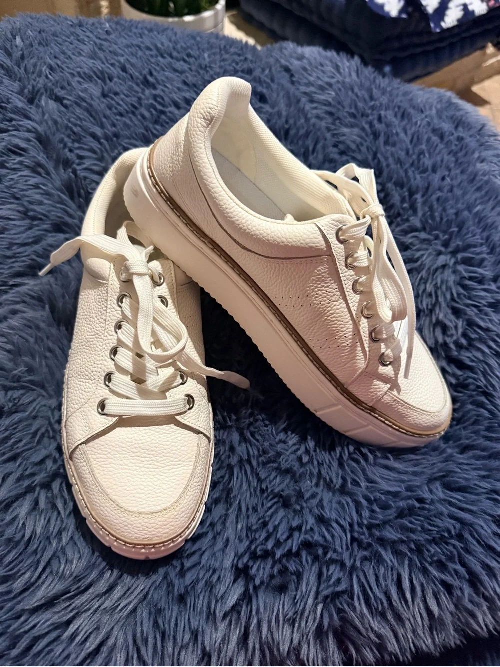 Vince Camuto Rezelli Women's Soft Ivory Leather Lace-Up Sneakers